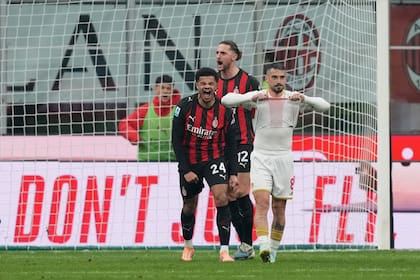 Milan se salva tras penal fallado por Genoa en dramático empate 1-1 en la Serie A