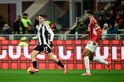 Milan y Juventus, dos históricos equipos italianos, podrían enfrentarse en los playoffs de la Champions