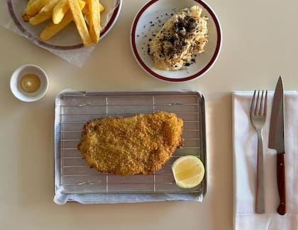 Milanesas que se rebozan en el momento.