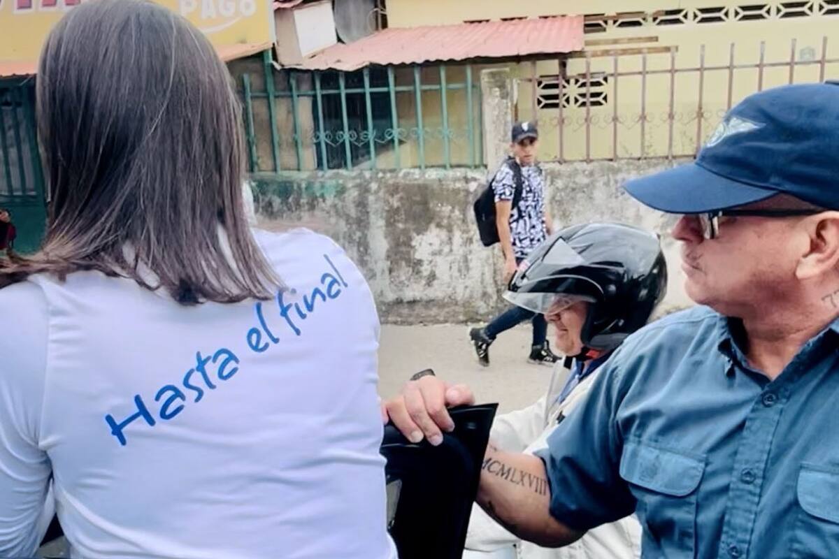 Milciades Ávila junto a María Corina Machado