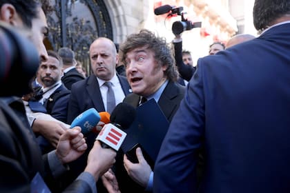 Milei, ante periodistas en España