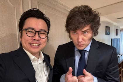 Milei, con Julian Peh, el responsable de Kip Protocol, la plataforma donde se lanzó $LIBRA