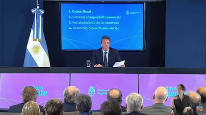 Milei criticó los ejes presentados por Massa.