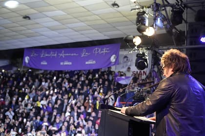 Milei durante el acto en La Plata convocado este jueves
