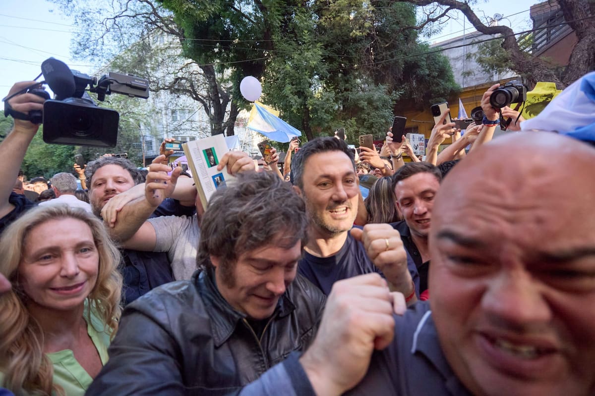 Milei, durante una caminata en el centro de Mendoza, en octubre del año pasado