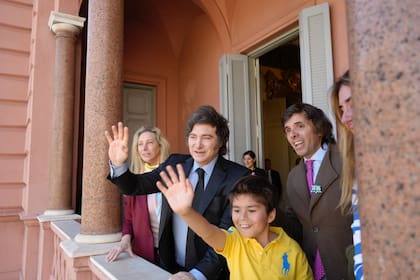 Milei en el balcón de la Casa Rosada