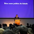 Milei arengó a alumnos de un colegio secundario a abuchear a periodistas