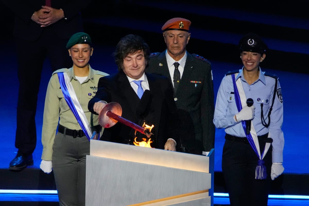 Milei, en el ensayo de la ceremonia de las antorchas.