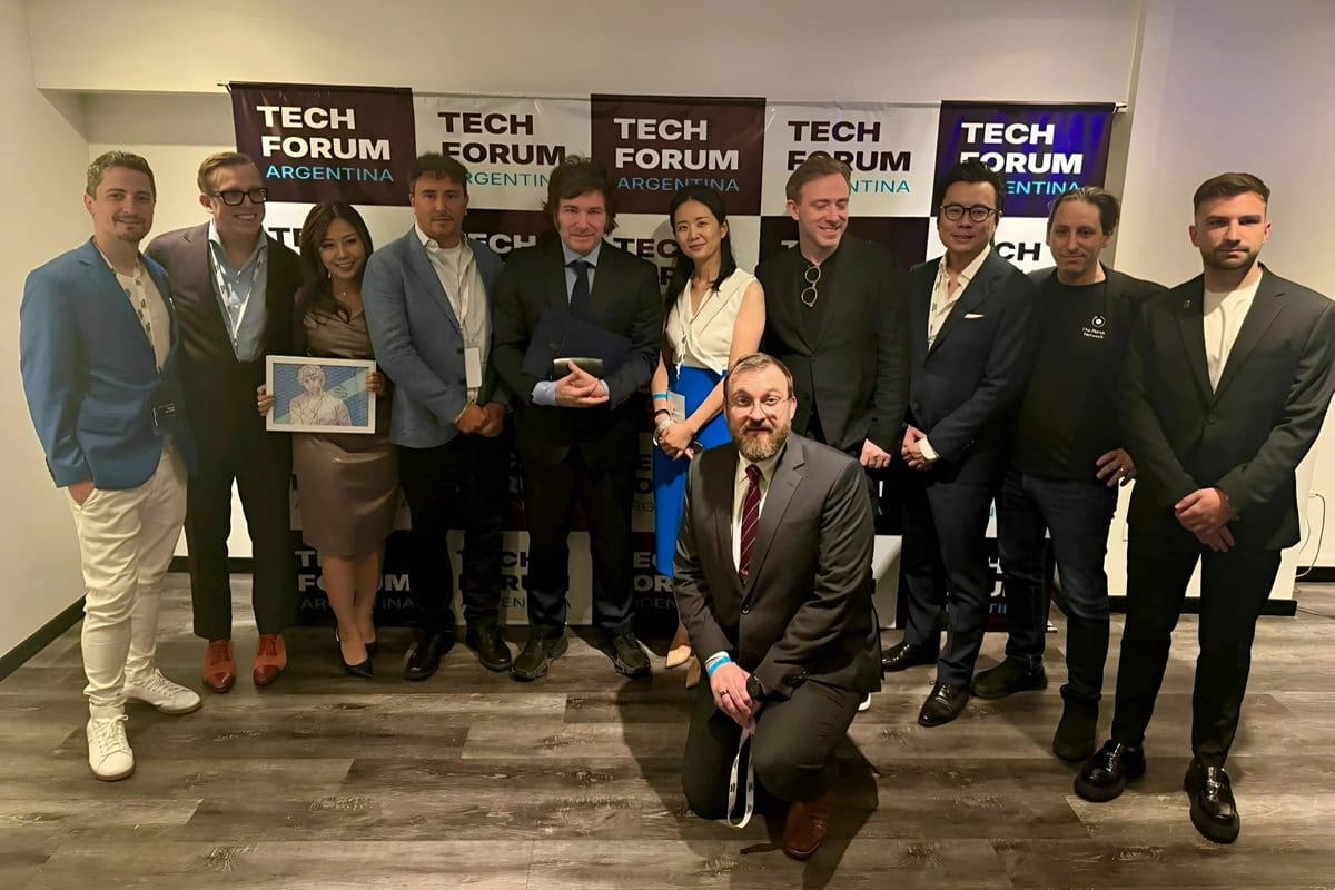 Milei, en el Tech Forum; en el extremo derecho de la foto aparecen Novelli y Lipinsk (Cube)