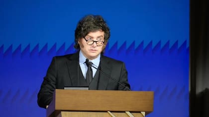 Milei en la Cámara de Comercio de Estados Unidos: “No descansaré hasta que la Argentina sea el país más libre del planeta”
El presidente Javier Milei destacó hoy los resultados del plan económico implementado por el Gobierno nacional y las oportunidades de inversión en la Argentina al exponer ante empresarios e inversores en la sede de la Cámara de Comercio de los Estados Unidos, donde recibió el premio Global Champion of Free Enterprise en reconocimiento a su compromiso con los principios del capitalismo de libre empresa.