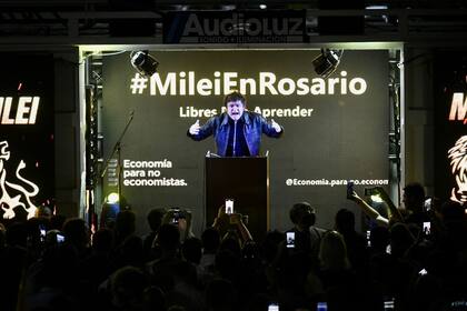 Milei, en un acto en Rosario, donde también se impuso en las PASO