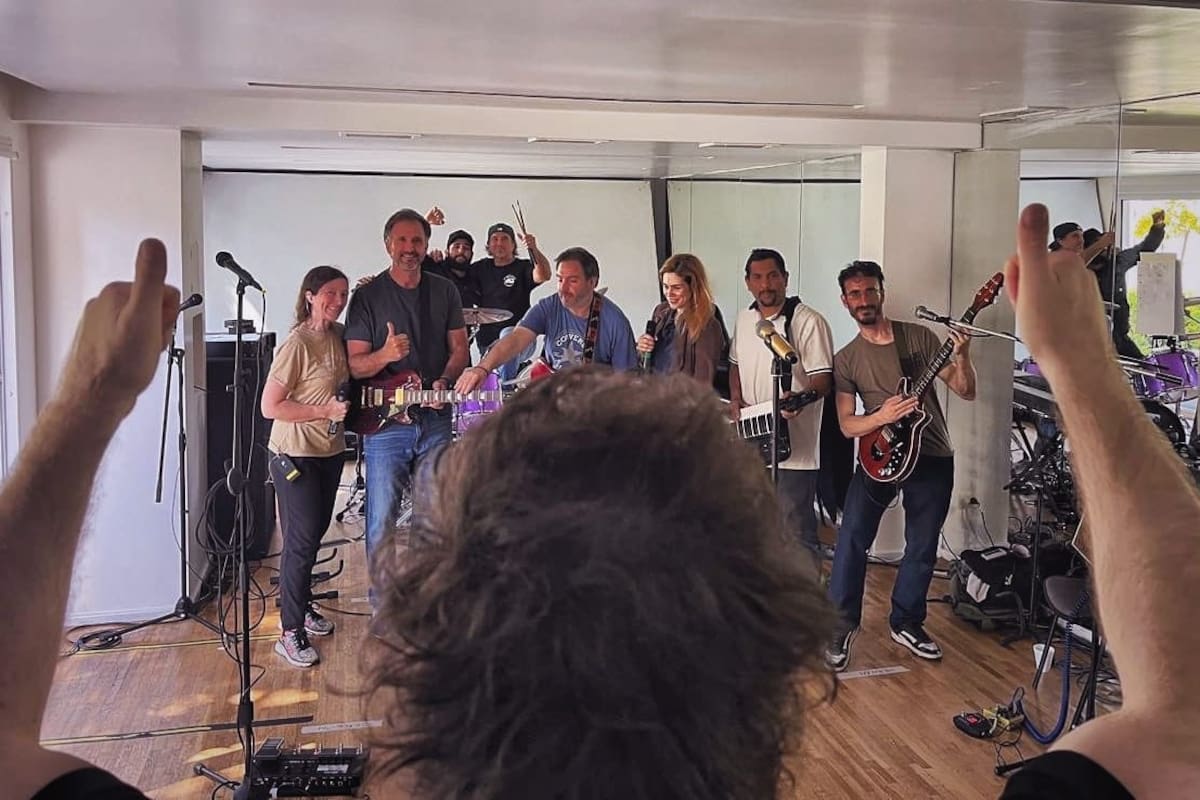 Milei ensaya con "La banda presidencial" antes de la presentación de su libro