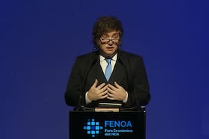 Milei estuvo especialmente enfático contra la oposición: dijo que la izquierda es “una idea de parásitos” que tiene “inherente no laburar”, y que los socialistas son "envidiosos hijos de remil puta"