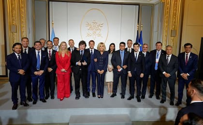 Milei, gobernadores y Macron en París.