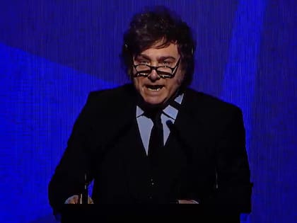 Milei hablando en la fundación Faro
