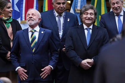 Milei junto a Lula en la Cumbre del Mercosur en Buenos Aires