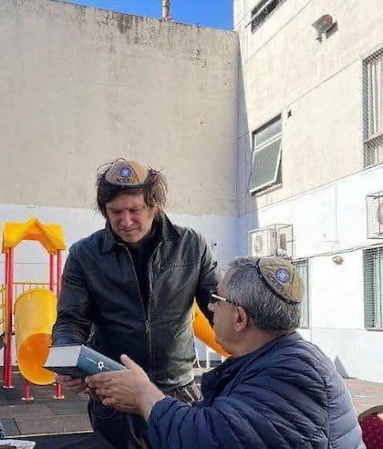 Milei junto a Maslatón en Acilba, en 2021