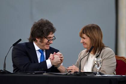 Milei junto a Patricia Bullrich, quien en su último día como ministra de Seguridad presentó los lineamientos de la reforma al Código Penal