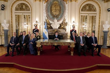 Milei, junto a su gabinete