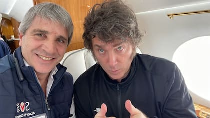 Milei junto a su ministro de Economía, Luis "Toto" Caputo