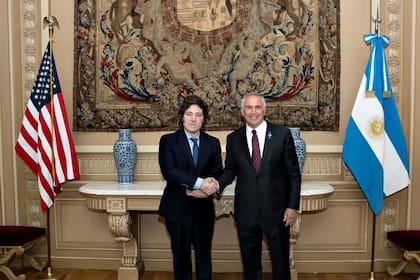 Milei junto al embajador Stanley