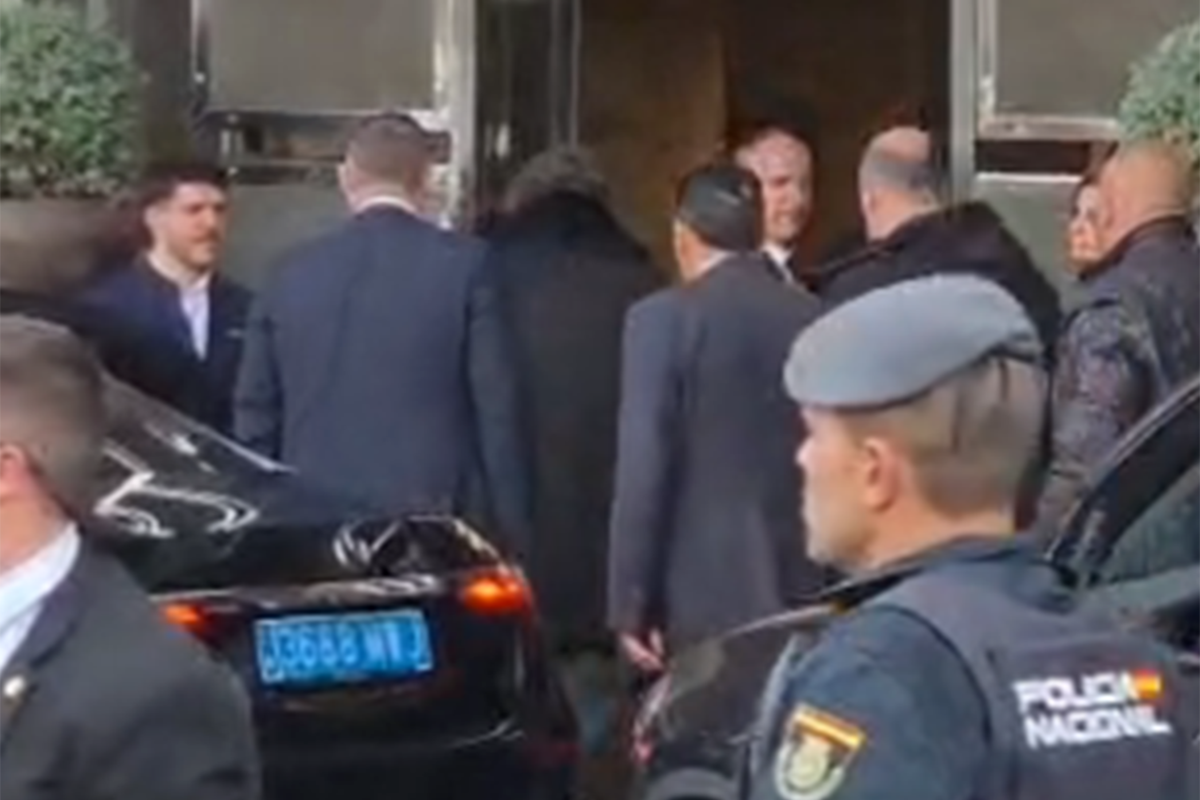 Milei llega al hotel de Madrid