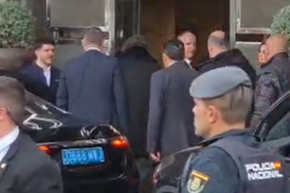 Milei llega al hotel de Madrid