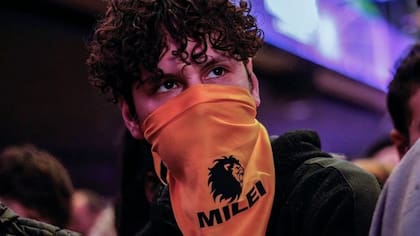 Milei llegó a la presidencia con la ayuda de su joven militancia, autoapodada “las Fuerzas del cielo”.
