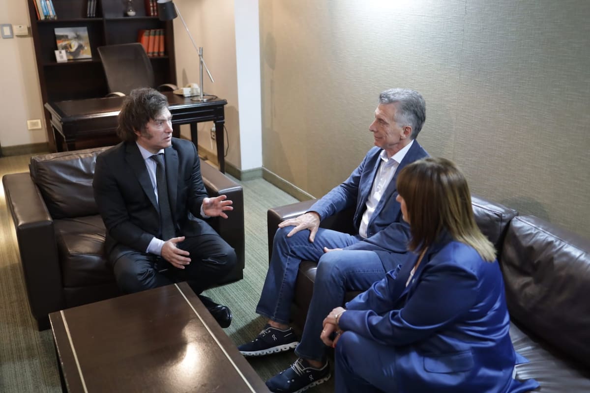 Milei, Macri y Bullrich, en el hotel Libertador