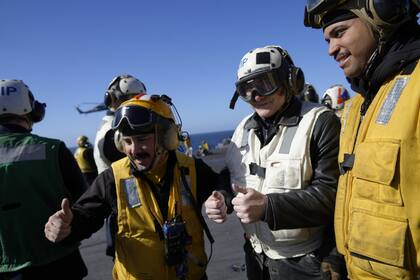 Milei participo de ejercicios navales combinados a bordo del portaaviones USS Nimitz de Estados Unidos