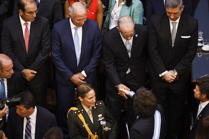 Milei saluda a los jueces de la Corte Suprema
