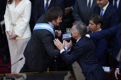 Milei saluda a Macri en el Congreso
