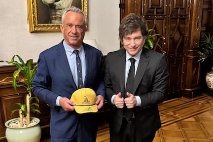 Milei se reunió con el secretario de Salud y Servicios Humanos de Estados Unidos, Robert Kennedy Jr