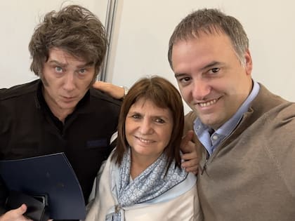 Milei sostuvo a Adorni, pese al reclamo de Patricia Bullrich
