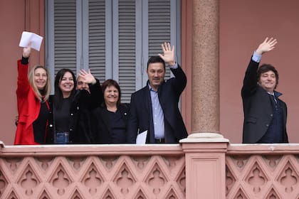 Milei, su hermana Karina y Patricia Bullrich, entre otros funcionarios; los tres tienen pedido de captura en Venezuela