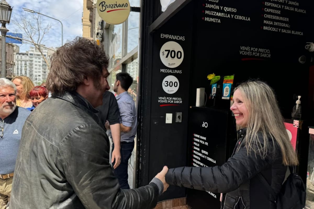 Milei visitó hoy el local de empanadas en el que se refugió el influencer Franco Antúnez, conocido en las redes sociales como Fran Fijap