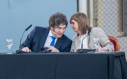 Milei y Patricia Bullrich, en el acto en la cárcel de Ezeiza