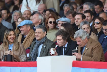 Milei y Pino toman mate en la Rural