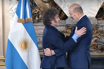 Milei y Sturzenegger, durante la jura del ministro
