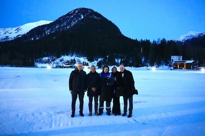 Milei y su comitiva en Davos: Quirno, Caputo, Karina Milei y Sturzenegger