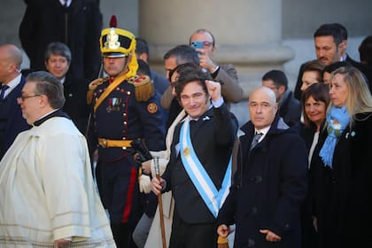 Milei y su Gabinete cuando iban al Tedeum