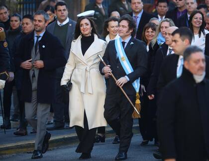 Milei y su Gabinete cuando iban al Tedeum