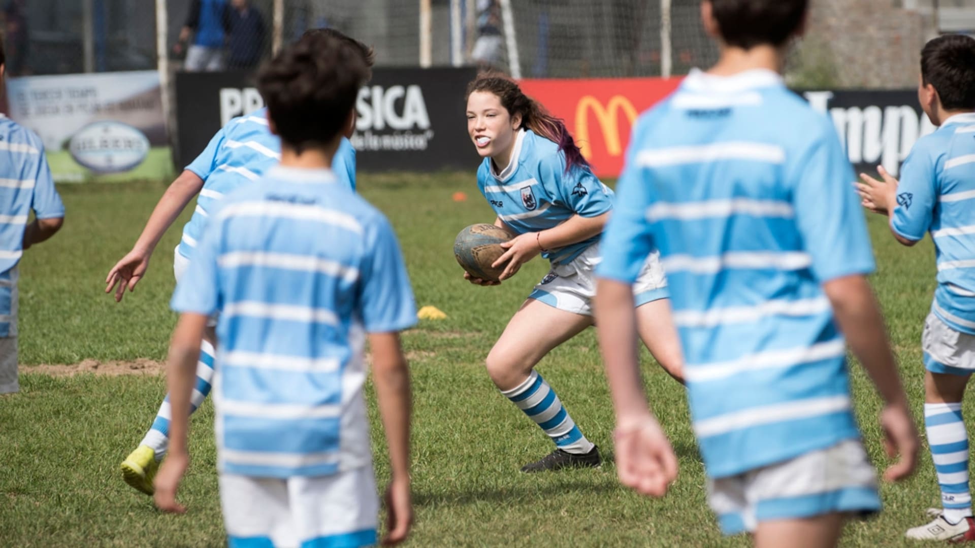 Milena Lasalandra Huber tiene 12 años, juega al rugby mixto en el club Ciudad de Buenos Aires y fue elegida para entregar la pelota oficial en el partido de Los Pumas-Inglaterra, que se juega en Tokio el próximo sábado