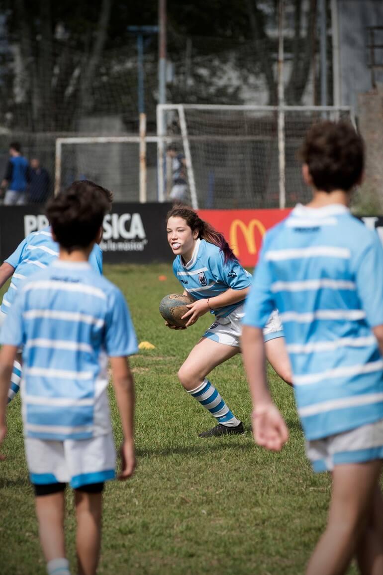Milena Lasalandra Huber tiene 12 años, juega al rugby mixto en el club Ciudad de Buenos Aires y fue elegida para entregar la pelota oficial en el partido de Los Pumas-Inglaterra, que se juega en Tokio el próximo sábado
