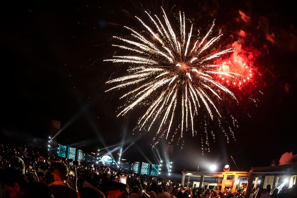 Miles bailaron hasta bien entrada la mañana en la fiesta de Jet, en CasaMar