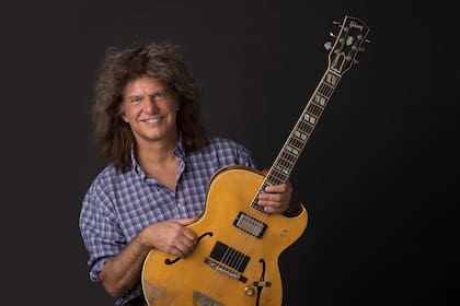 "Miles Davis, Stan Getz, Wes Montgomery, Gary Burton, Louis Armstrong y muchos otros fueron capaces de contar su historia con voz propia. Ellos eran mis héroes", cuenta Pat Metheny