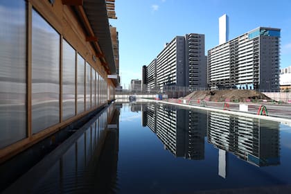 Miles de atletas estarán alojados en la Villa Olímpica en los 17 días que durará Tokio 2020; algunos ya están instalados en el complejo de viviendas.