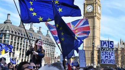Primer cruce en Europa tras el Brexit: Angela Merkel y François Hollande, duros con el Reino Unido