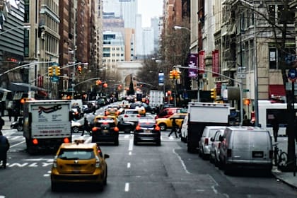 Miles de conductores en Nueva York podrían tener su licencia de conducir suspendida por una regla que expiró en 2023