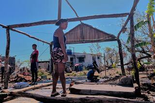 Miles de cubanos siguen sin electricidad ni agua casi un mes después del paso del huracán Melissa